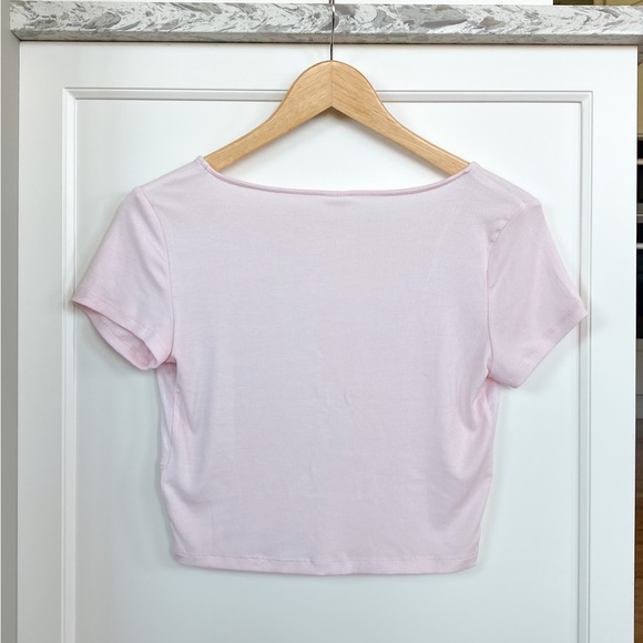 5/$50 🌷🌼🌿 ARITZIA SUNDAY BEST Tiana Wrap Tee Crop Top Size M - Picture 3 of 3